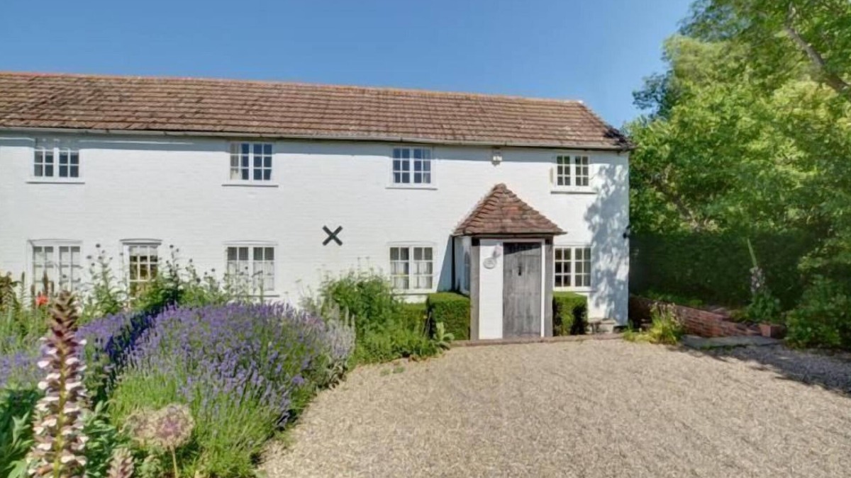 Ham House | Charming countryside cottage with large garden