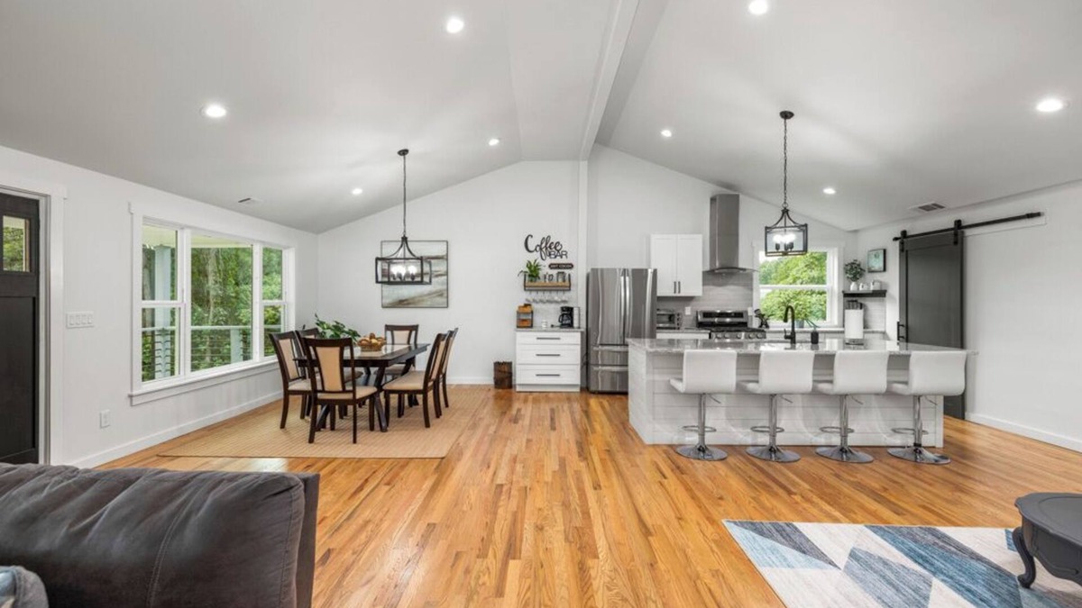 Dacula House | Charming Countryside House