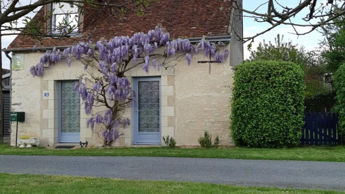 Luzille Cottage | Charming Countryside Retreat Near Loire Castles - 2BR, Garden, Wi-Fi, Pet-Friendly, Family-Friendly