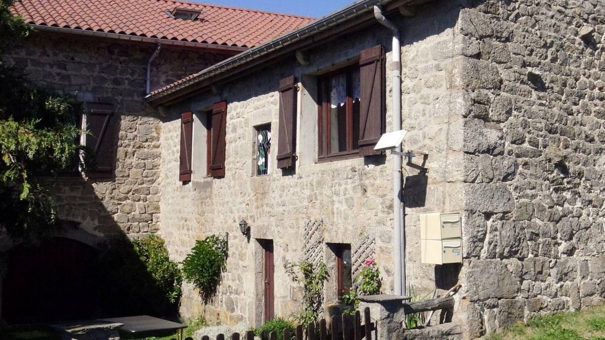 Marlhes Cottage | Charming Countryside Retreat with Fireplace, Garden, and WiFi in Marlhes