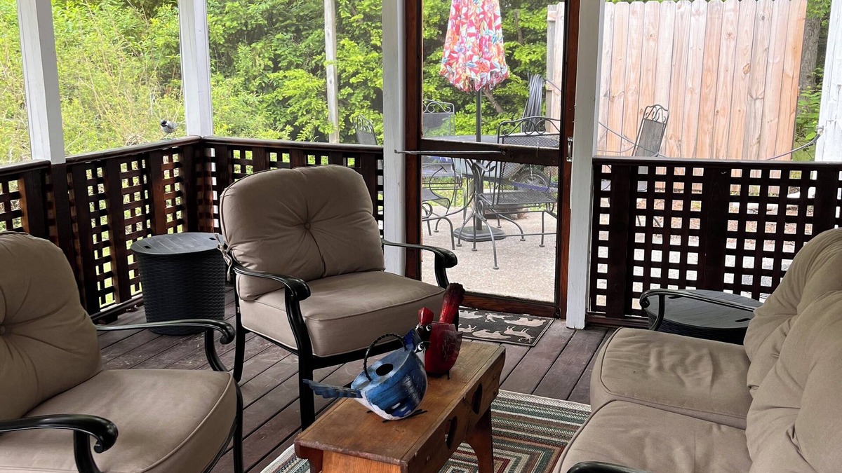 Kearneysville Cottage | Charming county cottage private secure setting. Close to Harpers Ferry