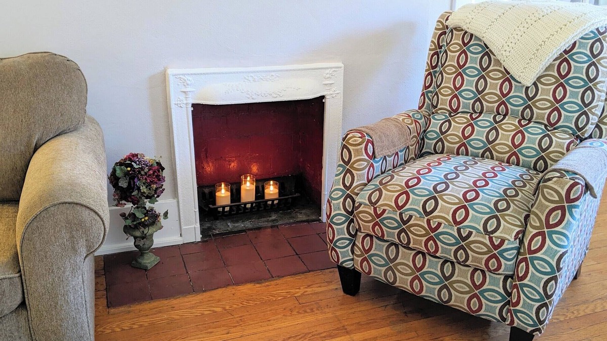 Davenport Apartment | Charming Cozy 2-bedroom apartment near Vander Veer Park with AC, parking, WiFi