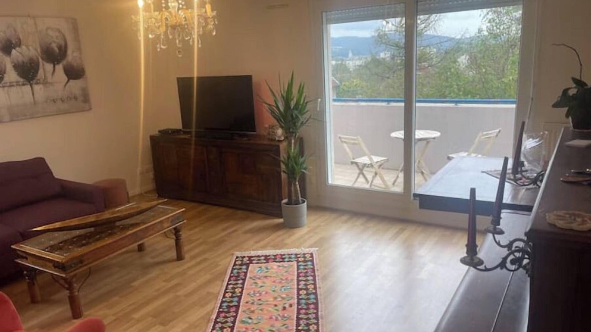 Besancon Old Town Apartment | Charming/Cozy apartment with terraces!