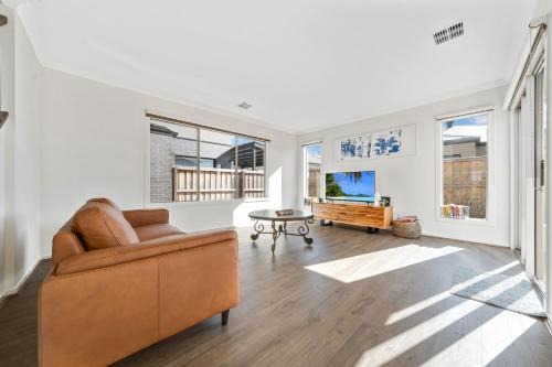Berwick House | Charming Cozy Stylish Unique Retreat, Steps from Alira Village Mall, Park