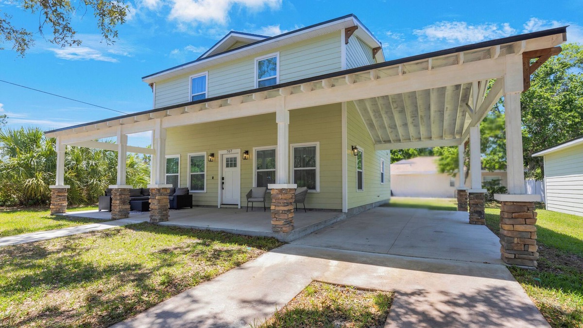 Tarpon Springs House | Charming, Cozy, Family Friendly - Close to Downtown/Sponge Docks/Beaches/Trails
