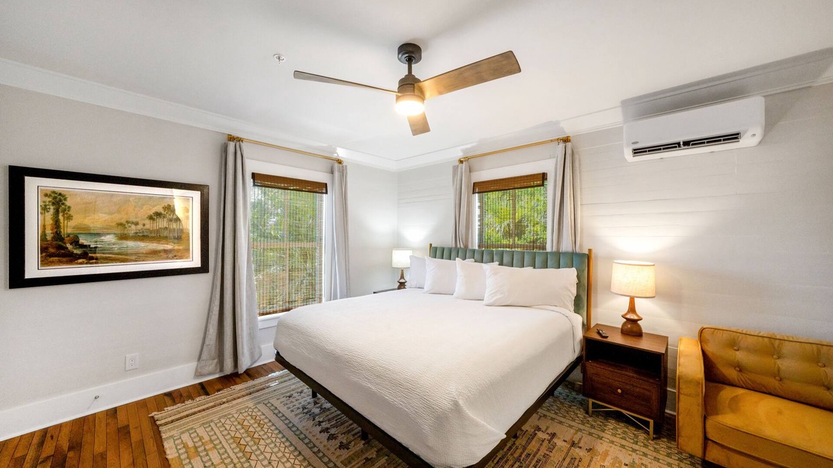 Historic Downtown Apalachicola Apartment | Charming & Cozy King Room, Newly Renovated, Centrally Located in Apalach