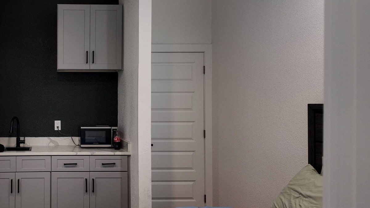 Cedar Crest House | Charming -Cozy private studio Bedroom!