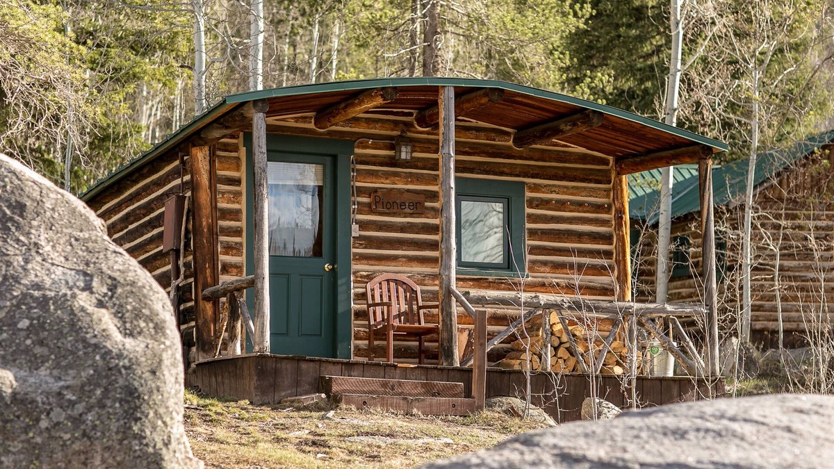 Pitkin County Cabin | Charming & Cozy Snug Cabin at Dreamy Art & Nature Retreat Center