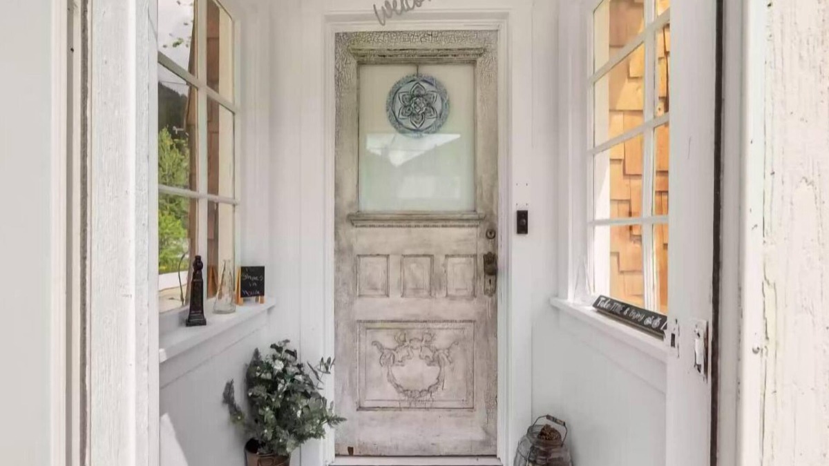 Mullan House | Charming, cozy, vintage house located in the historic Silver Valley.