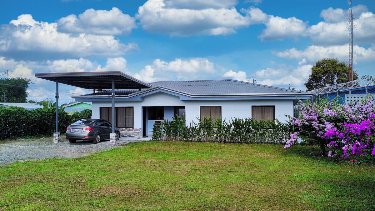 El Tanque House | Charming 4-bedroom house with WiFi and AC in lovely Alajuela