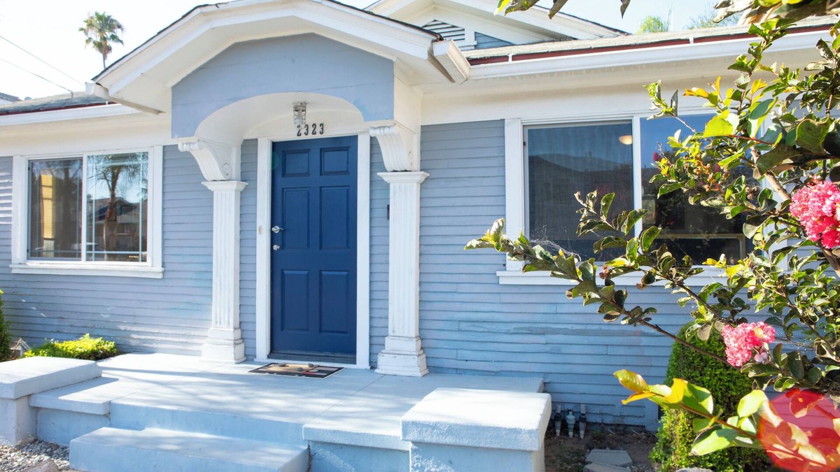 Eastside House | Charming Craftsman House - 3 Bedrooms With Parking - By Beach, Shops & Retro Row