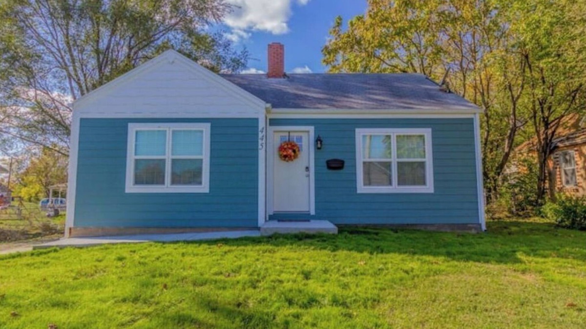 Lebanon House | Charming craftsman home centrally located to multiple state parks.
