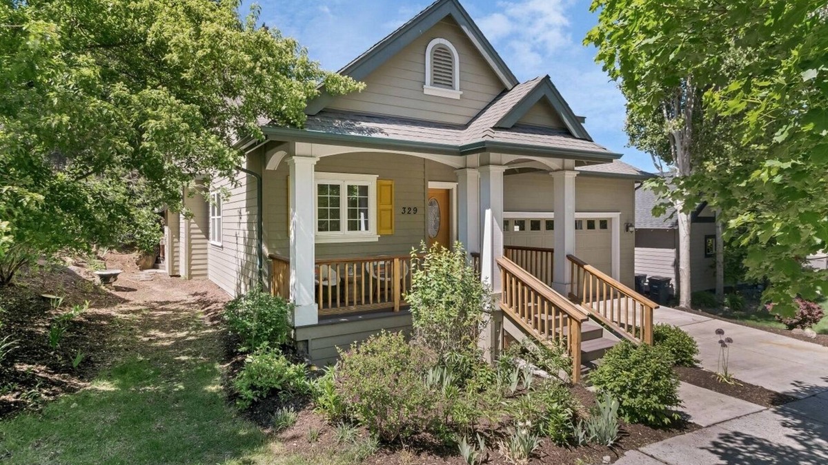 Southern Crossing House | Charming Craftsman short walk Old Mill river path