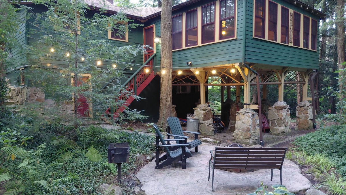 Jefferson Township Cottage | Charming Creekside Cottage Close to Hidden Valley/Seven Springs Resorts