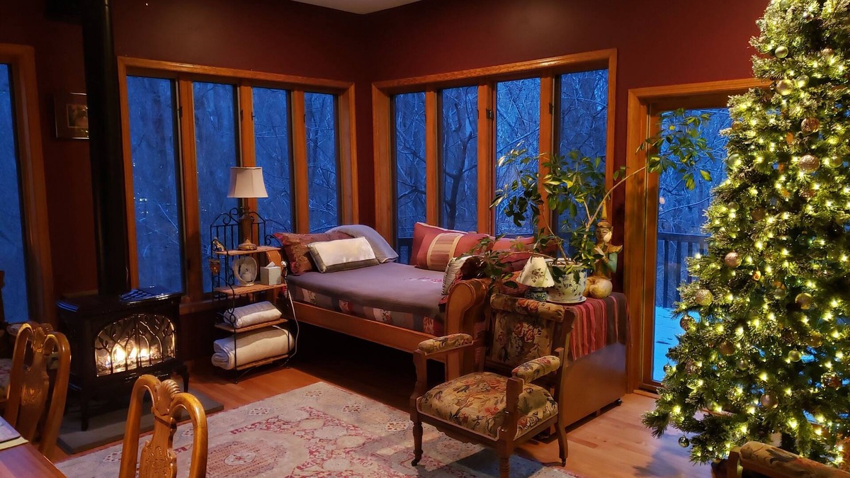 Staatsburg Cottage | Charming Creekside Haven