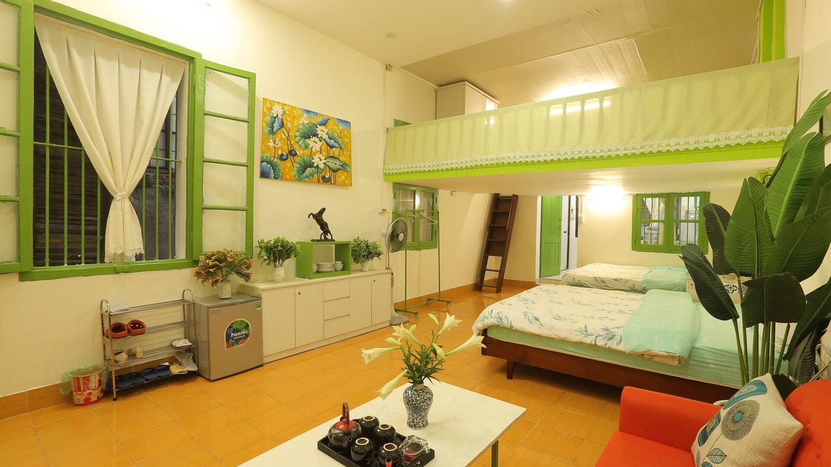 Hang Dao Apartment | Charming Daisy's home in Old Qualter