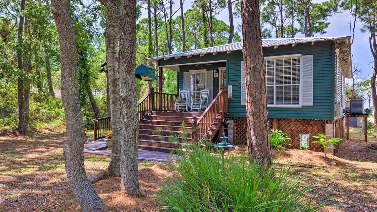 Dauphin Island Cottage | Charming Dauphin Island Home ~ 1 Mi to Beach!