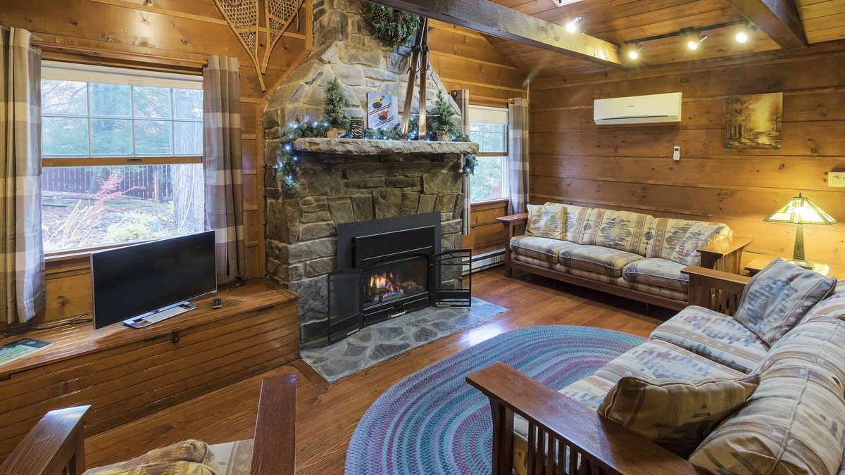 Jefferson Township Cabin | Charming Deck House amongst the Trees; Minutes To Hidden Valley/Seven Springs
