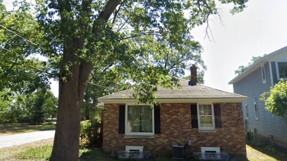 Beechwood Cottage | Charming Deeded Lake Access 3-bedroom cottage in Holland. 2 Week Min.