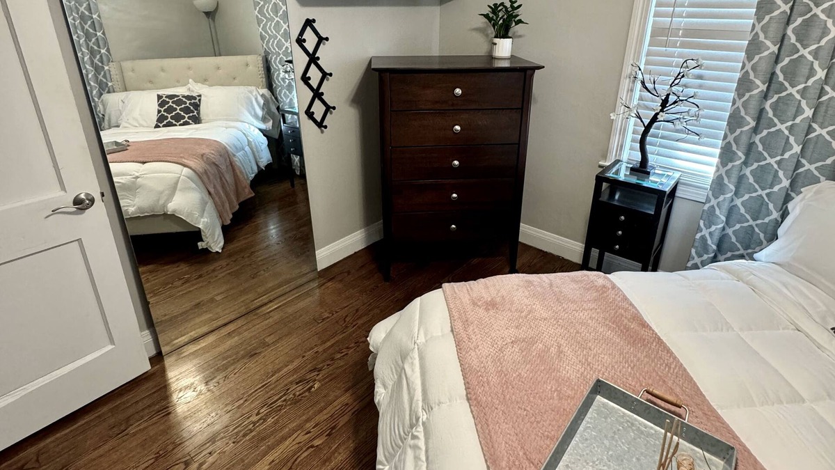 Buechel House | Charming Derby City Rental - 3-bedroom house Sleeps up to 7, WiFi in Louisville.