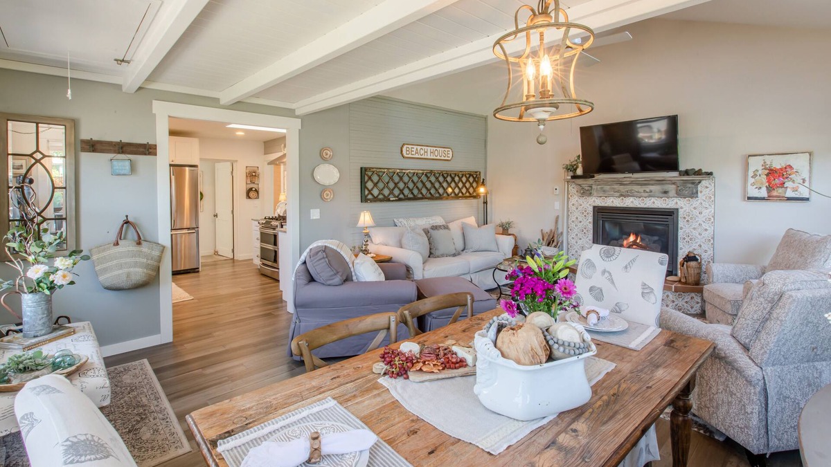 Downtown Cannon Beach House | Charming Designer Retreat, Walk to Beach & Downtown, Cozy Fireplace, Expansive Deck