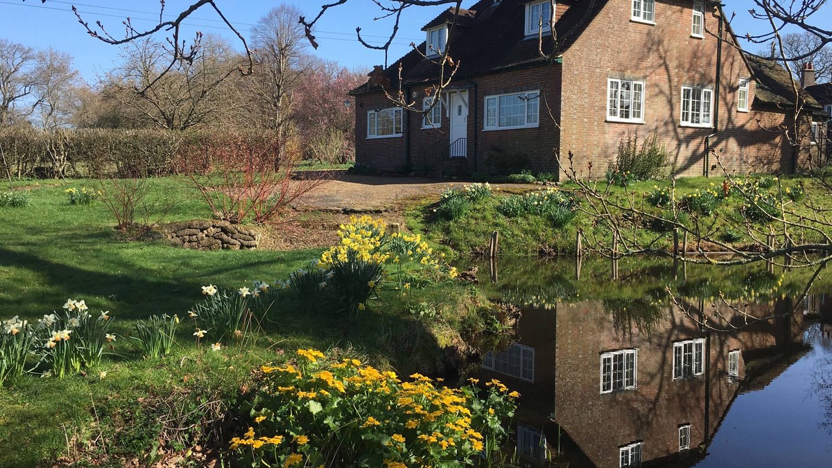 Uckfield Cottage | Charming detached cottage in peaceful, rural setting with woodland & ponds