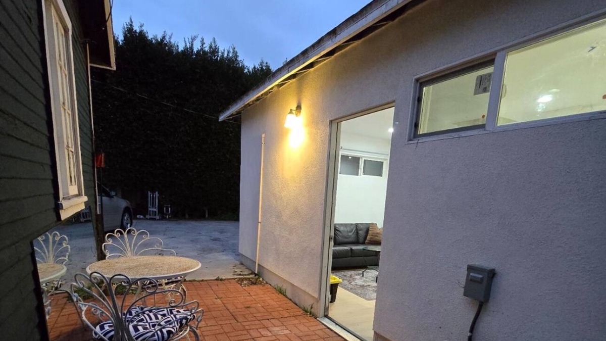 Pico-Union Apartment | Charming detached guesthouse with WiFi and AC in delightful Los Angeles