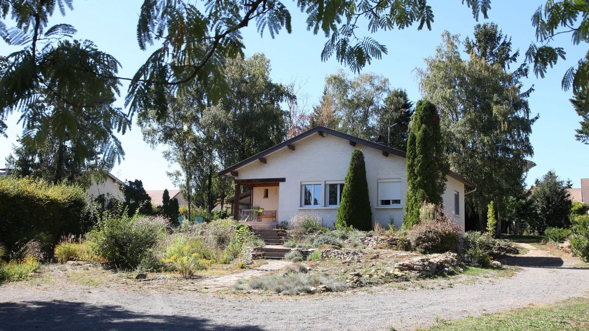Dole House | Charming detached house in the hills above Dole