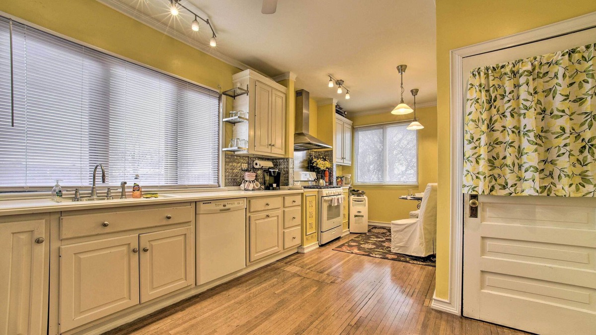Detroit Apartment | Charming Detroit Abode w/Meditation Space!