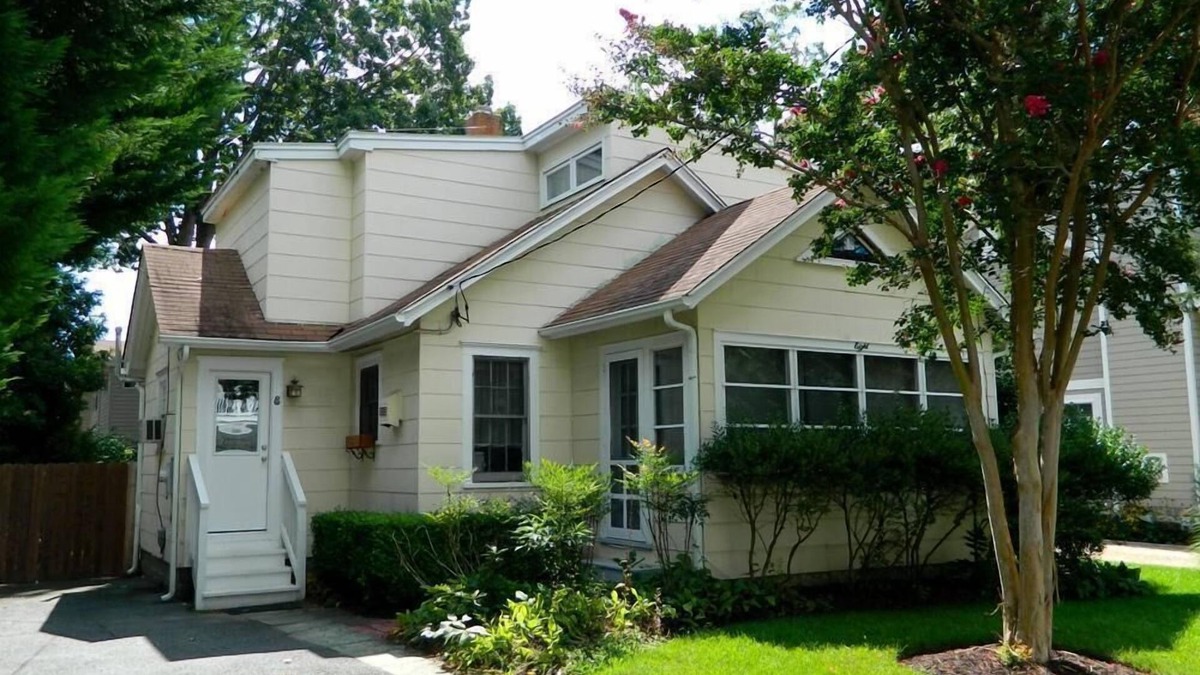 Canal Corkran Cottage | Charming Dog-Friendly Cottage, Walk to Rehoboth Beach, Private Yard & Parking!