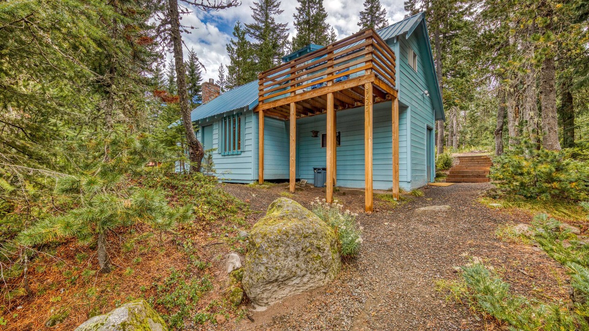 Government Camp Cabin | Charming Dog-Friendly Cabin Close to the Ski Slopes and Town with Free WiFi