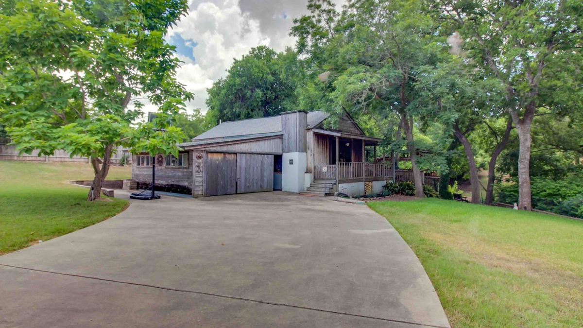 New Braunfels House | Charming dog-friendly home with expansive deck - near boat ramp & attractions