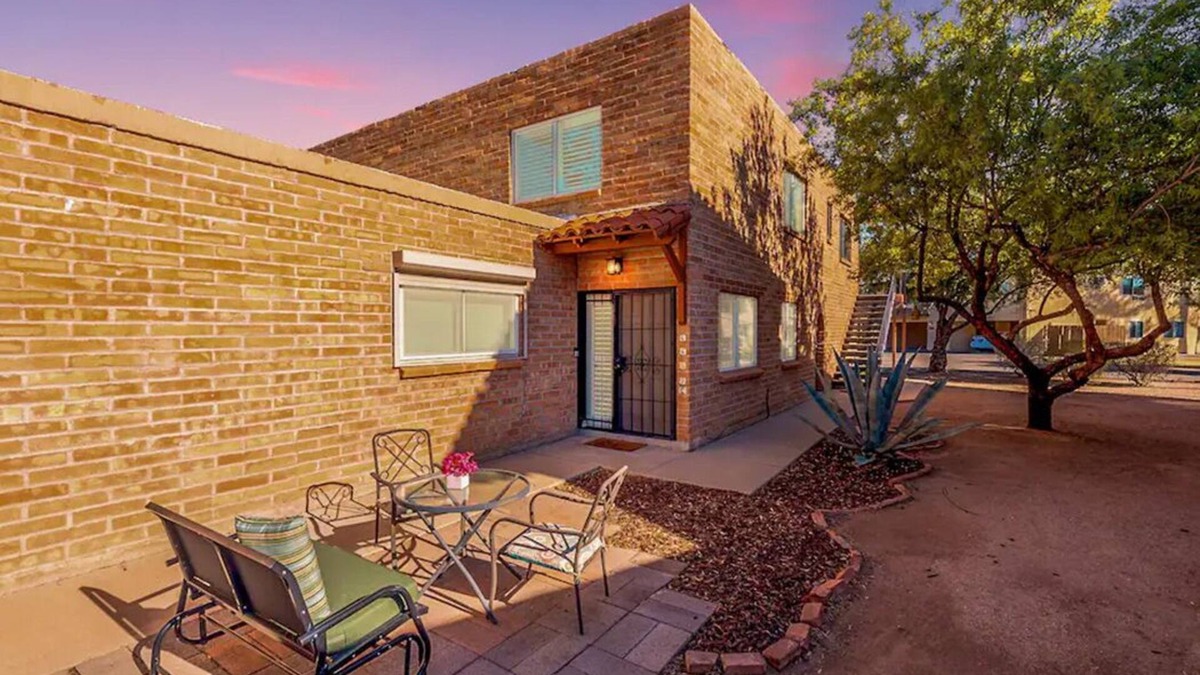 Tucson Condo | Charming dog-friendly, 2BR/1BA w/Pool, Mountain Views – Low Summer Rates! 🏖️n