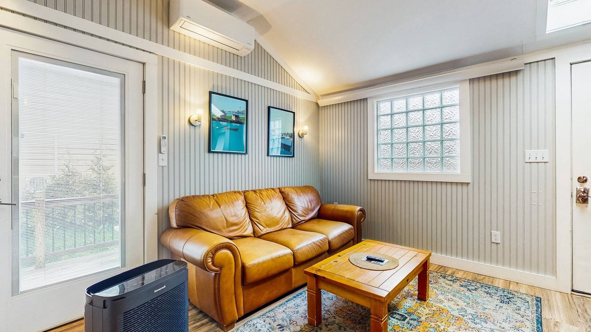 Kennebunk Cottage | Charming, Dog-Friendly Cottage w/Shared Pool - Walk to the Ocean