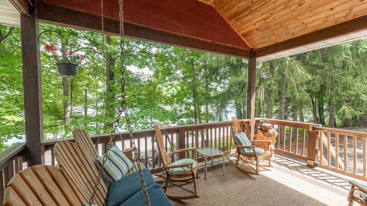 Thayerville House | Charming Dog Friendly Cottage w/Dock & Fire Pit