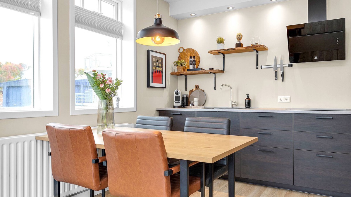 Oddeyrin Apartment | Charming downtown apartment with balcony