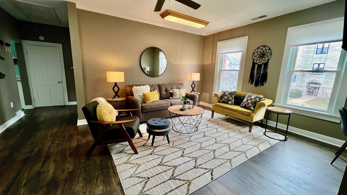 Sandusky Apartment | Charming Downtown Apartment - walk to everything!