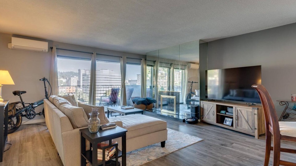 Downtown Portland Condo | Charming Downtown Condo with a View