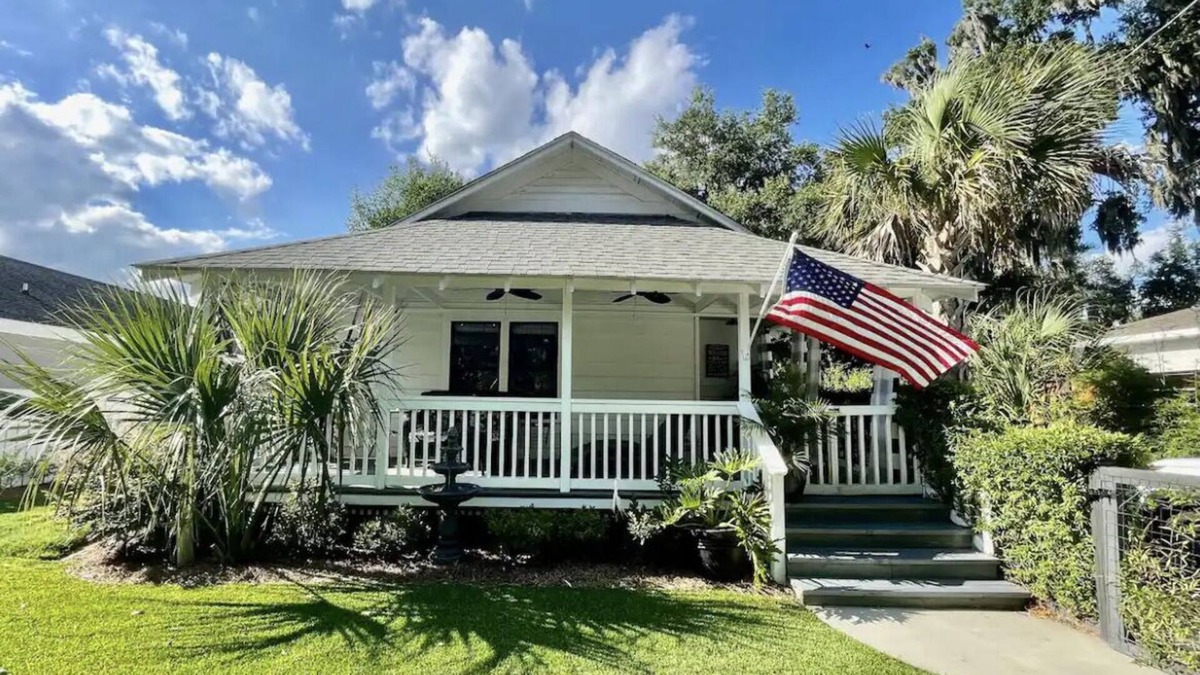 Northwest Quadrant Cottage | Charming Downtown Cottage