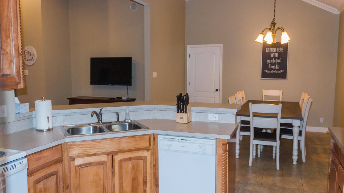 Gainesville House | Charming downtown home steps away from the city square, shopping, local dining