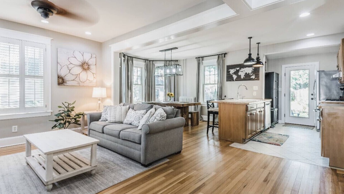 Annapolis House | *Charming Downtown Oasis!* Private Parking, Patio & Yard! Walk Everywhere.