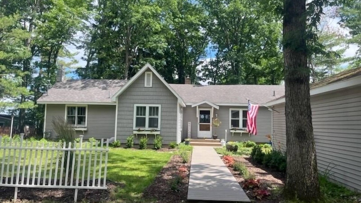 Interlochen House | Charming Duck Lake, Lakefront! Minutes from Interlochen Arts School