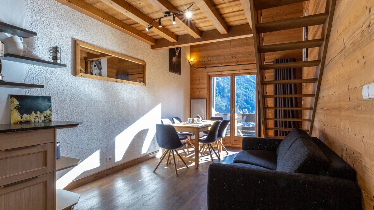 Meribel-Mottaret Apartment | Charming duplex 8 pers. ski-in/ski-out in Méribel Mottaret, balcony, equipped kitchen, pets allowed