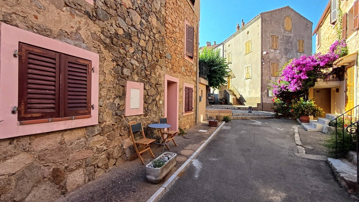 Piana Apartment | Charming duplex in the heart of the village of Piana
