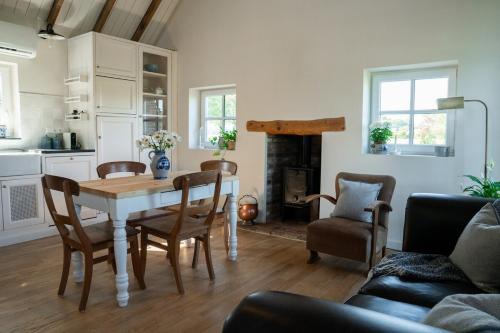 Baak House | Charming Dutch Country Cottage with Private Garden
