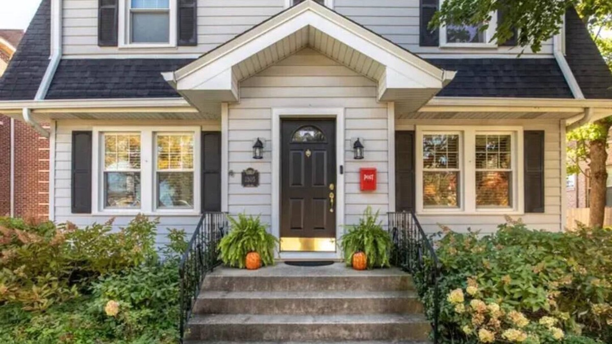 Chicago House | Charming Dutch Home