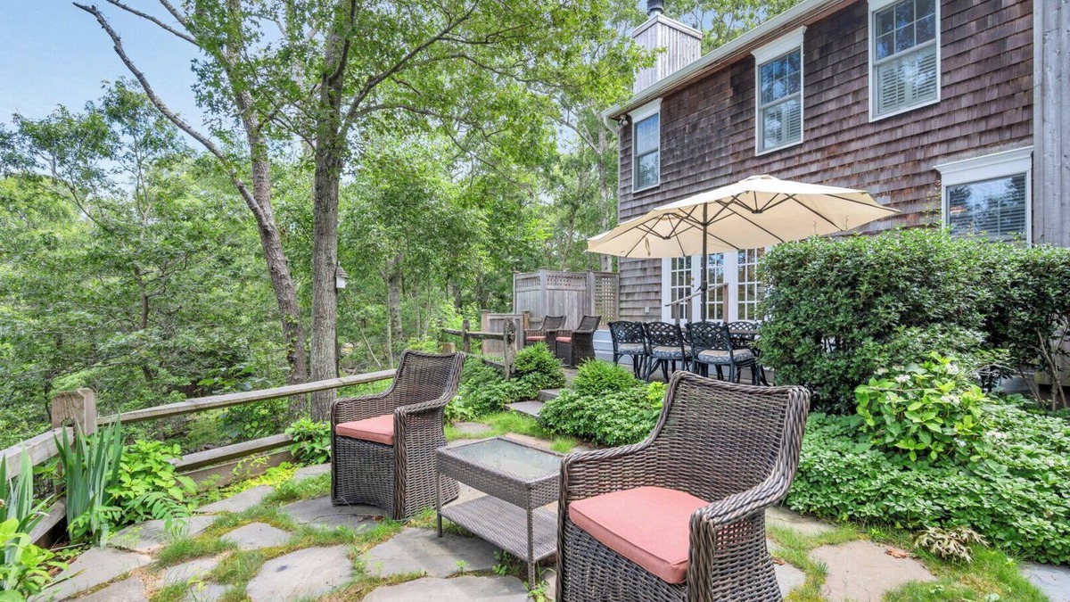 Village of East Hampton House | Charming East Hampton Cottage with Lush Gardens & Indoor-Outdoor Living