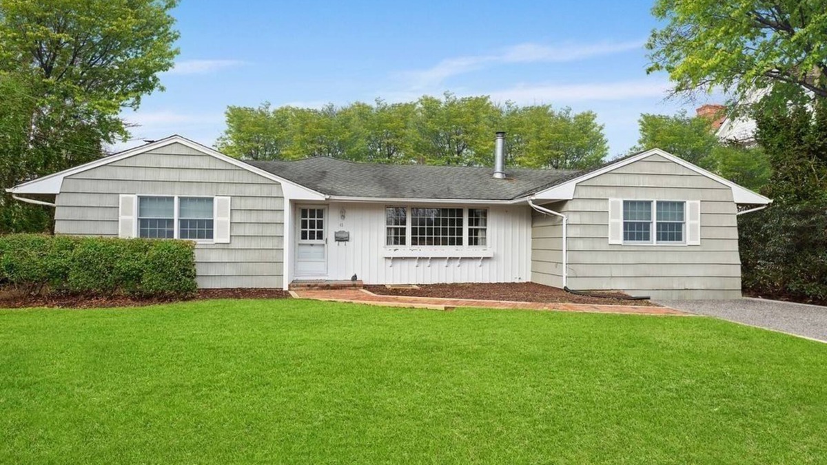 Village of East Hampton House | Charming East Hampton Village Home