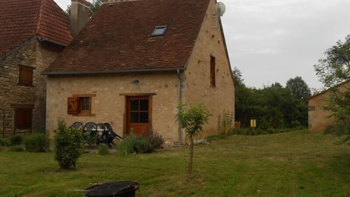 Lignac Cottage | Charming Eco-Renovated Home in Berry with Garden, Terrace, and Nearby Attractions