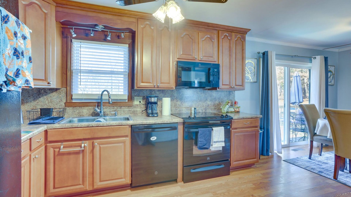 Cascade House | Charming Eden Home w/Furnished Deck & Fire Pit!